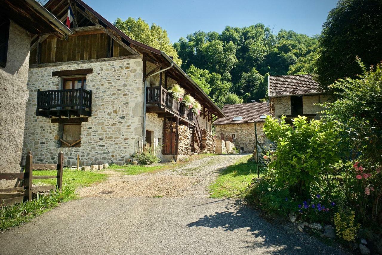 Chambres d'hôtes des lodges de la Cascade Yenne Exterior foto